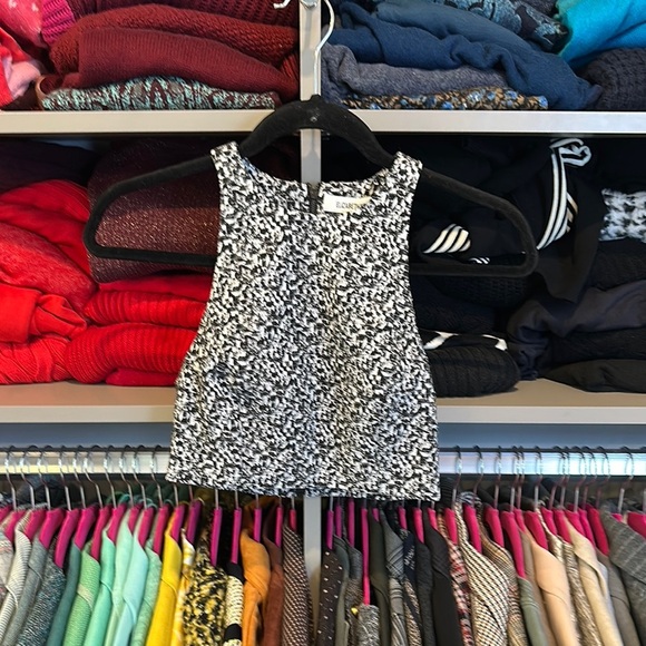 Elizabeth and James black/white print back zipper closure sleeveless crop top XS - Picture 1 of 3
